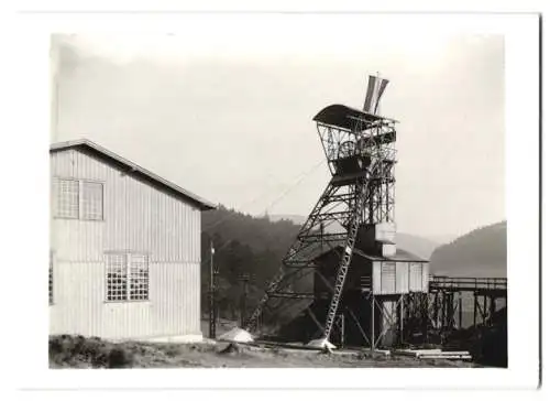 4 Fotografien unbekannter Fotograf, Ansicht Bad Grund, Bergbau-Schacht / Achenbach-Schacht, Bergbau-Anlage