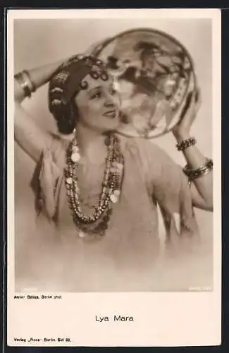 AK Schauspielerin Lya Mara in orientalischer Tracht posierend