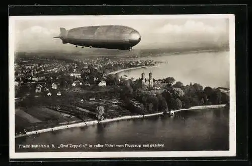 AK Friedrichshafen, Luftschiff Graf Zeppelin LZ 127 über dem Ort