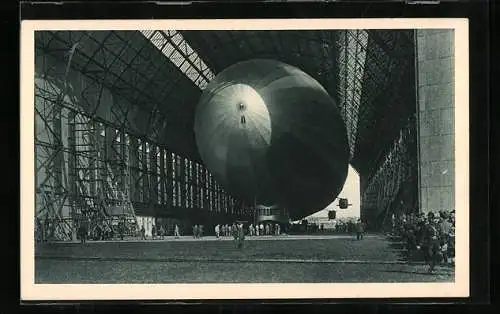 AK Friedrichshafen, Zeppelin in der Luftschiff-Halle