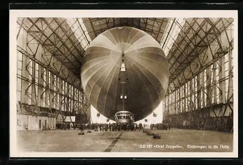 AK Luftschiff Graf Zeppelin LZ 127 beim Einbringen in die Halle
