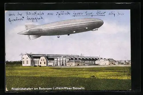 AK Friedrichshafen a. B., Luftschiffhalle mit abhebendem Zeppelin