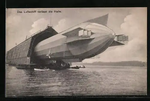 AK Friedrichshafen a. B., Zeppelin verlässt die Halle