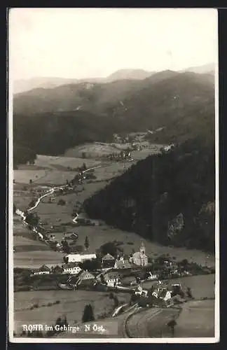 AK Rohr im Gebirge, Teilansicht mit Kirche und Strassenpartie