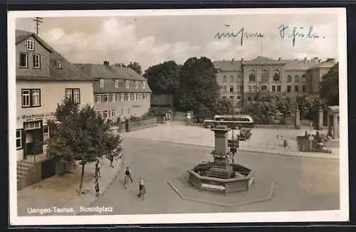 AK Usingen-Taunus, Kinder und Brunnen am Schlossplatz