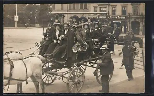 Foto-AK München, Kutsche am Lenbachplatz