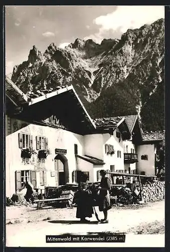 AK Mittenwald, Strassenpartie mit Karwendel