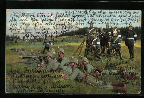 AK Soldaten der Infanterie in Uniform mit Maschinengewehren