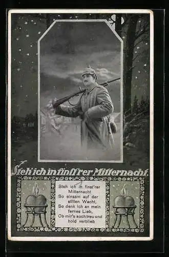 AK Infanteriesoldat mit geschultertem Gewehr auf nächtlichem Wachposten, Brennende Herzen