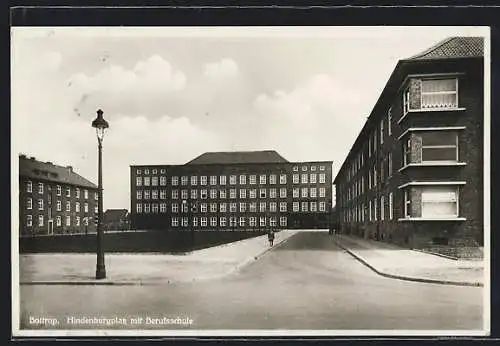 AK Bottrop, Hindenburgplatz mit Berufsschule