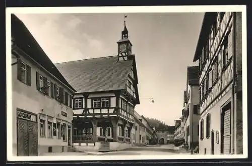 AK Mühlheim / Donau, Haupstrasse mit Rathaus und Tor