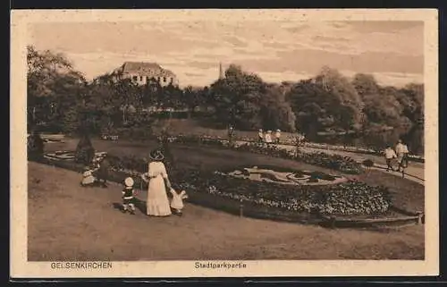 AK Gelsenkirchen, Stadtparkpartie mit Mutter und Kindern