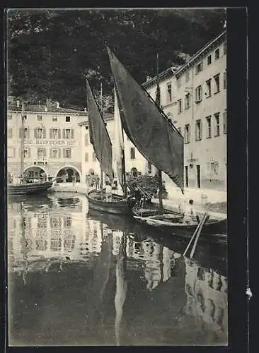 AK Riva, Partie im Hafen, Segelboote