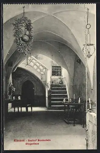 AK Klausen, Gasthof Mondschein, Stiegenhaus, Blick in den Speisesaal