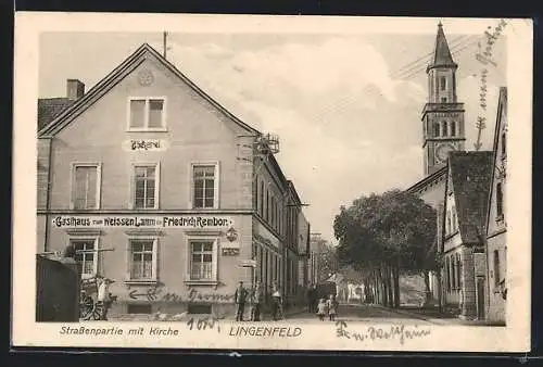 AK Lingenfeld, Strassenpartie mit Kirche & Gasthaus zum weissen Lamm, Bes. Friedrich Rembor