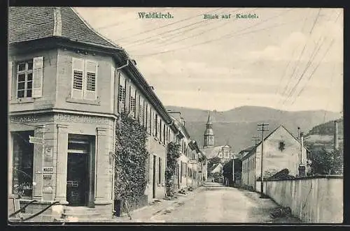 AK Waldkirch / Breisgau, Blick auf Kandel, Strassenpartie mit Handlung Joseph Ihringer