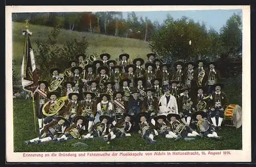 AK Aldein, Gründung und Fahnenweihe der Musikapelle in Nationaltracht 1914, Trommel und Trompeten
