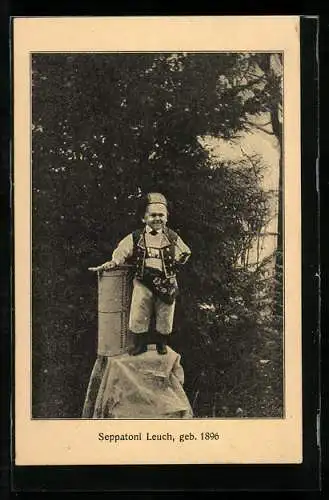 AK Kleinwüchsiger Mann Seppatoni Leuch, geb. 1896, in Tracht, Liliputaner
