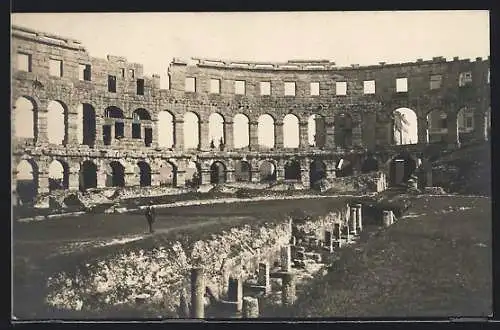 AK Pola, Inneres der Arena