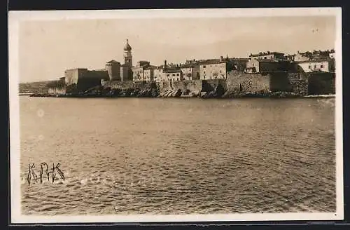 AK Krk, Panorama vom Wasser aus gesehen