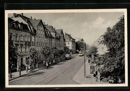 AK Böhlitz-Ehrenberg, Karl-Marx-Strasse mit Fussgängern