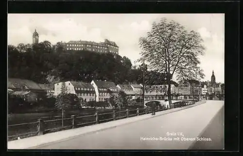 AK Greiz, Heinrichs-Brücke mit oberen Schloss
