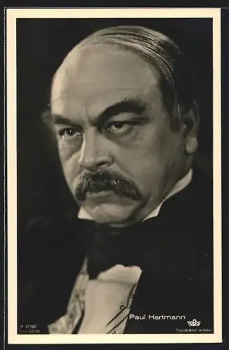 AK Schauspieler Paul Hartmann mit Seitenscheitel und strengem Gesichtsausdruck
