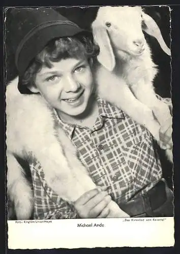 AK Schauspieler Michael Ande mit Lamm