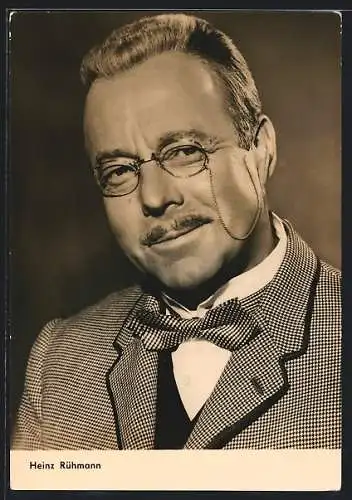 AK Schauspieler Heinz Rühmann mit Brille