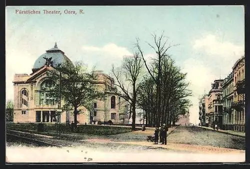 AK Gera, Fürstliches Theater mit Strassenpartie und Fussgängern