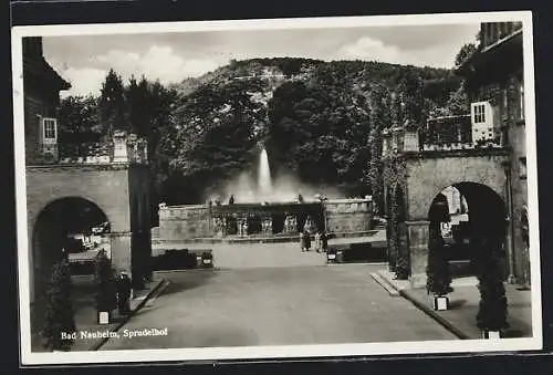 AK Bad Nauheim, Sprudelhof mit Berghintergrund