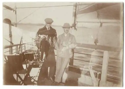 Fotografie Doppelbelichtung - Ghost, Gentlemen an Bord eines Dampfer's & Aussen-Reling auf dem Passagierschiff