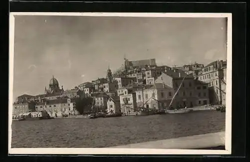 AK Sibenik, Teilansicht der Ortschaft am Wasser