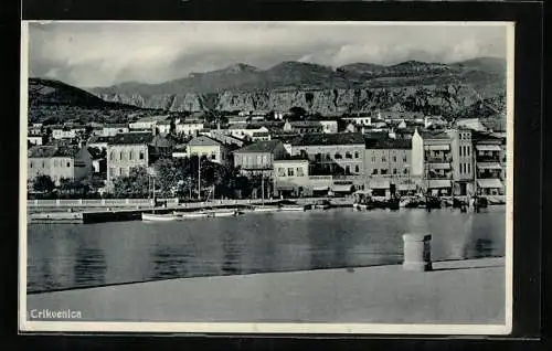 AK Crikvenica, Blick auf die Stadt von der gegenüberliegenden Hafenseite