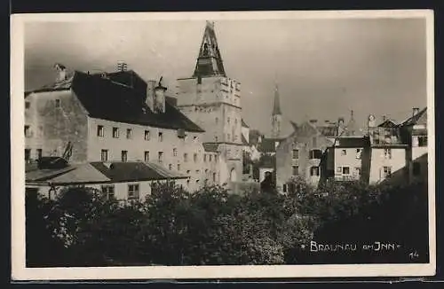 AK Braunau am Inn, Ortspartie mit Kirche