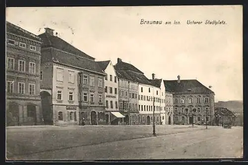 AK Braunau am Inn, Unterer Stadtplatz mit Geschäften