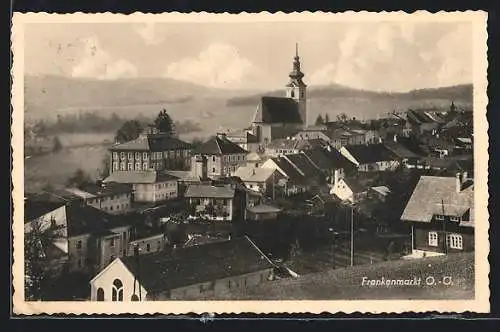 AK Frankenmarkt, Ortsansicht mit Kirche über Häuserdächer