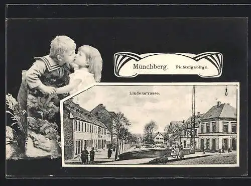 AK Münchberg /Fichtelgebirge, Lindenstrasse mit Passanten, Kinderpaar küsst sich