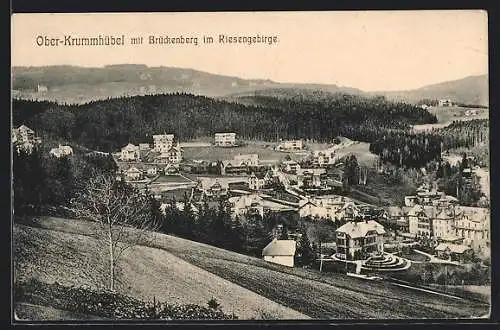 AK Krummhübel, Ober-Krummhübel mit Brückenberg im Riesengebirge, Blick von Anhöhe auf Häuser