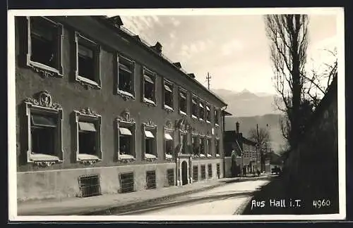 AK Hall /Tirol, Strassenpartie im Sonnenschein