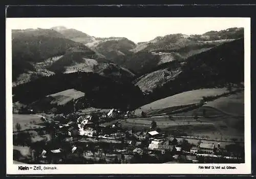 AK Kleinzell b. Hainfeld, Ortsansicht mit bewaldeten Hängen