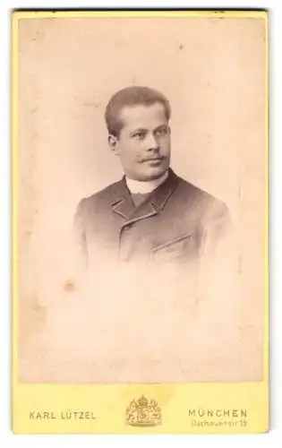 Fotografie Karl Lützel, München, Dachauerstr. 19, Junger Herr im Anzug mit Krawatte
