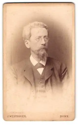 Fotografie J. Westhoven, Bonn, Franziskaner-Str. 2, Prof. Caspar im Anzug mit Brille
