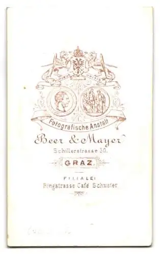 Fotografie Beer & Mayer, Graz, Schillerstr. 30, Junge Dame im Spitzenkleid mit Amulett