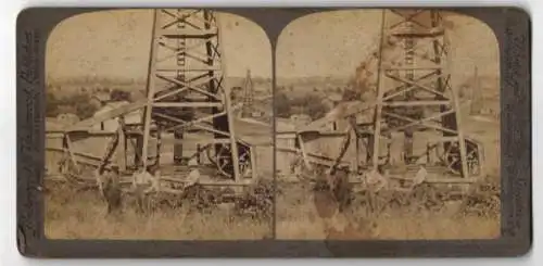 Stereo-Fotografie Underwood & Underwood, New York, Ansicht Titusville / PA., Öl-Felder mit Bohrturm in Pennsylvania