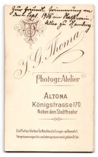 Fotografie J. G. Thoma, Altona, Königstr. 170, Junger eleganter Herr im dunklen Anzug mit gezwirbeltem Schnurrbart