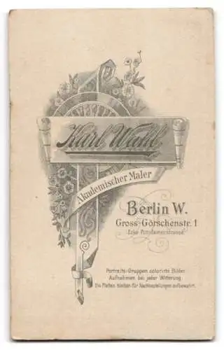 Fotografie Karl Wahl, Berlin, Gross-Görschenstr. 1, Geschwister Grünow in schwarzer eleganter Kleidung mit Fliege