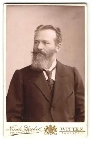 Fotografie Friedr. Goebel, Witten, Ruhrstr. 11, H. Westermann im schwarzen Anzug mit hellem und fein geschnittenem Bart