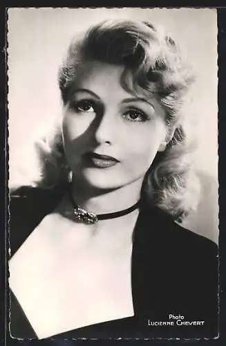 AK Schauspielerin Simone Renant in Abendgarderobe