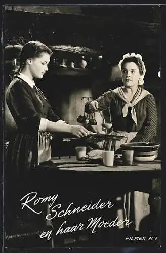 AK Schauspielerin Romy Schneider in einer Küchenszene